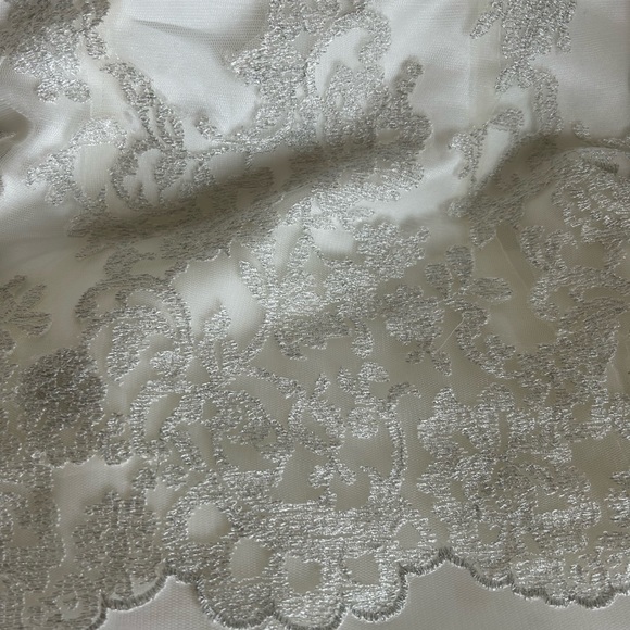 Wedding dress - Size 4. - Picture 3 of 6